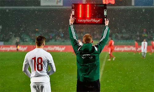 Oyuncu değişikliği oyuncuları futbol kurallarına uygun olarak sahaya giriyor